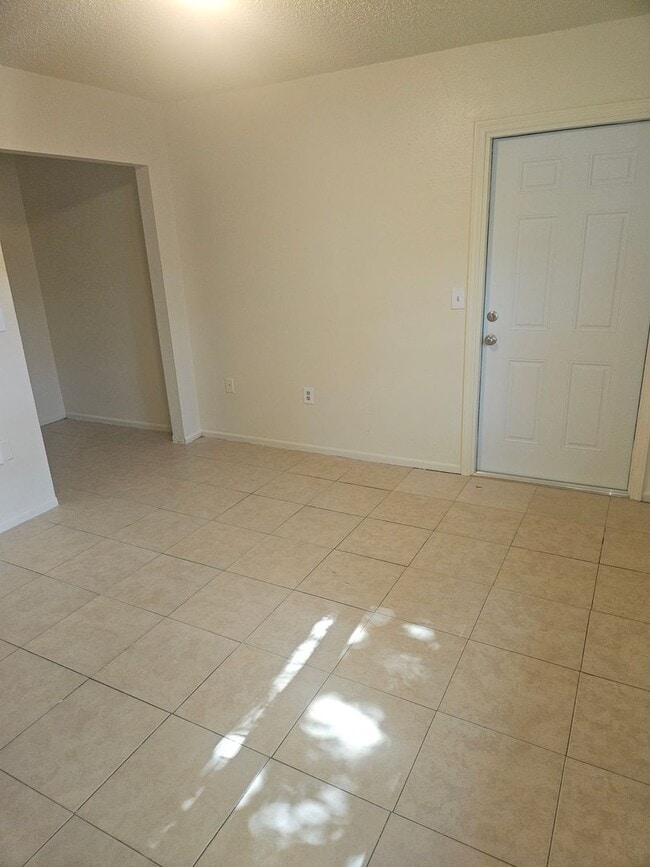 Building Photo - 3/2 DUPLEX