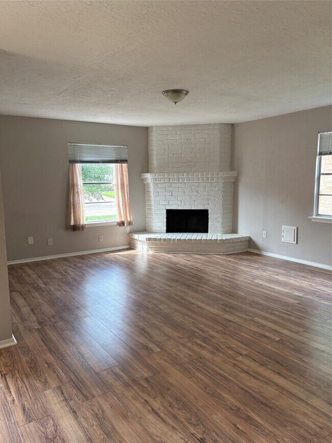 Building Photo - 927 Three Forks Dr