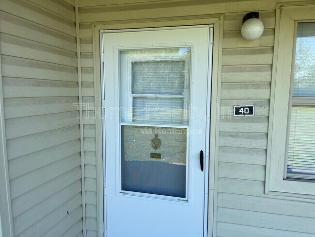 Building Photo - 400 E Northern Blvd