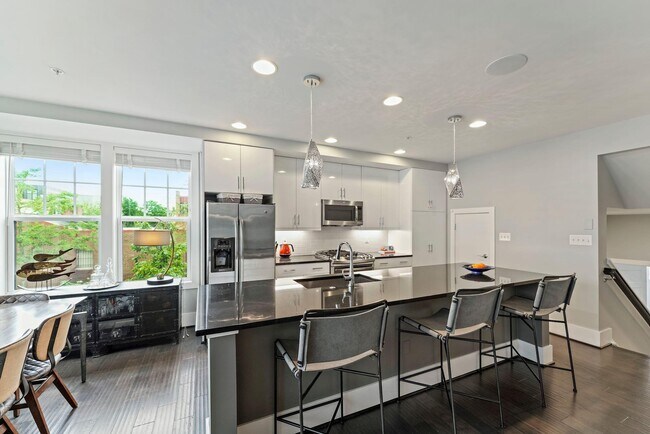 Building Photo - 783 Morton St NW