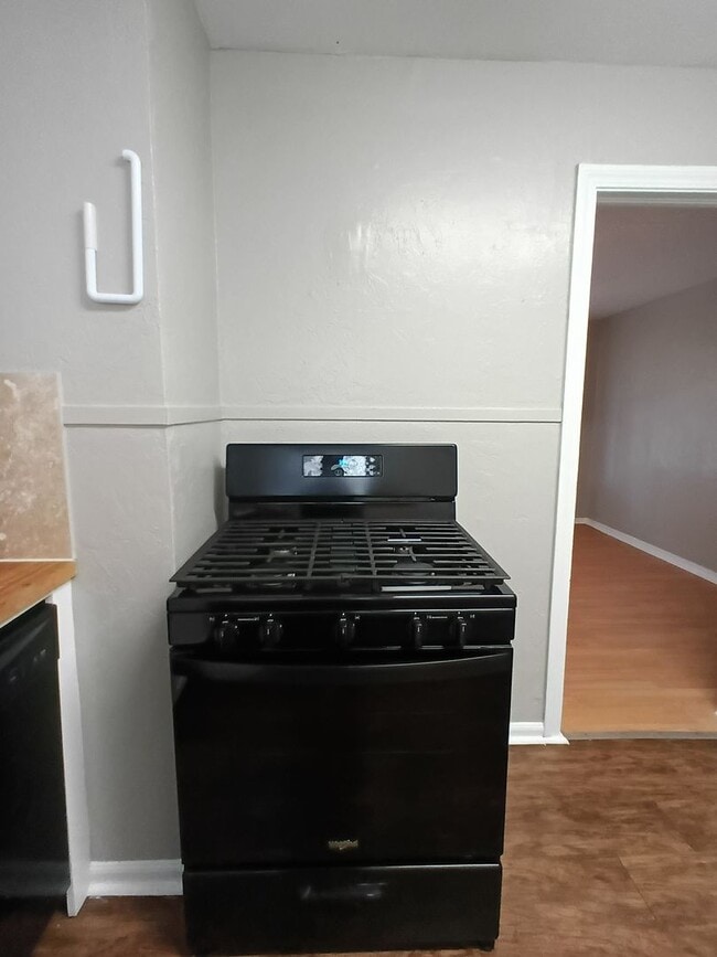 Building Photo - Tinker Close! FIRST FULL MONTH $500.00 OFF!