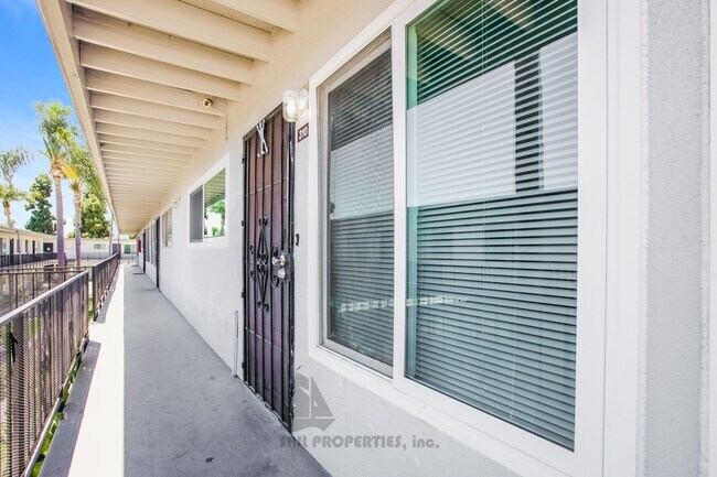 Building Photo - Great 1 Bedroom Condo in Long Beach!
