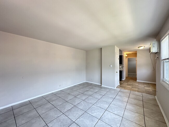 Building Photo - 9610 Ivanhoe Ave
