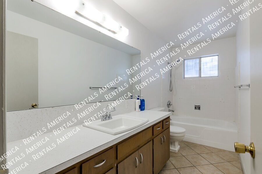 Building Photo - 5821 E North St