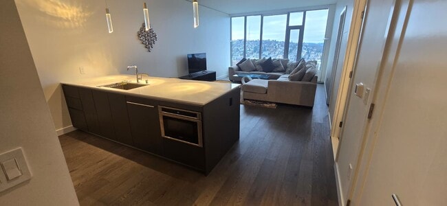 Building Photo - 2510 6th Ave