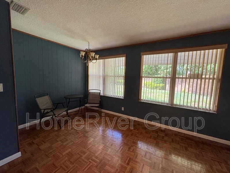 Building Photo - 2204 Tegner Dr