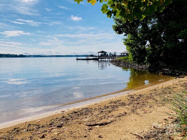 Building Photo - 4969 Moonlite Bay Dr