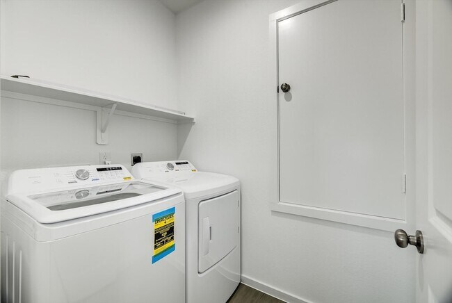 Building Photo - 519 Louis Ln