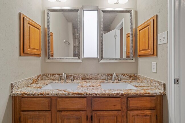 Building Photo - 2502 Planters Row