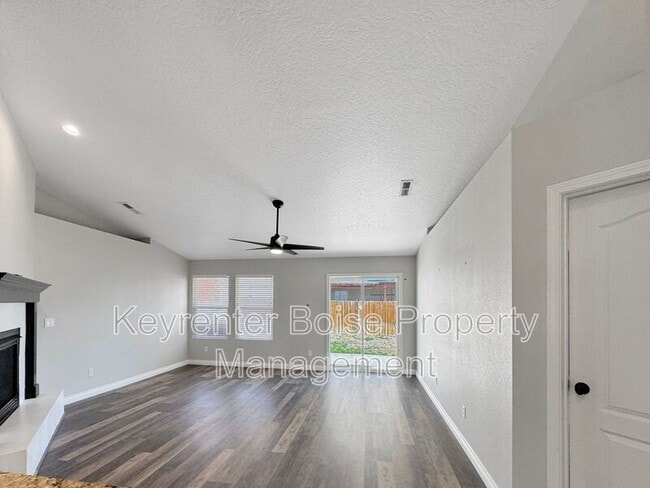 Building Photo - 770 S Ahsahka Way