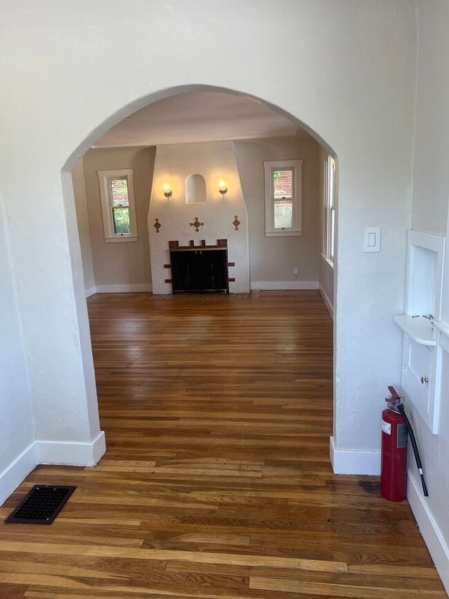 Building Photo - 308 College Ct