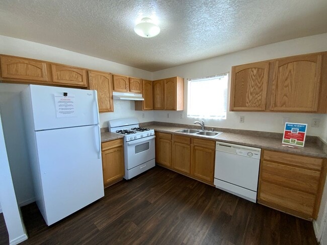 Building Photo - 3 Bedroom Single Story Home Near Northern Blvd NE & Loma Colorado Blvd NE!