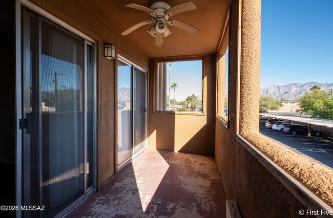 Building Photo - 1810 E Blacklidge Dr