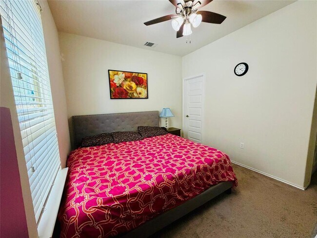 Building Photo - 13904 Osmarea Dr