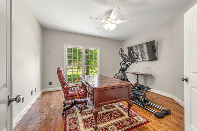 Building Photo - 405 Pondview Ct