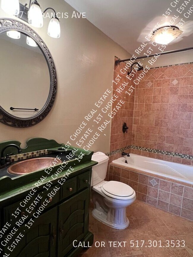 Building Photo - Charming 3-BDR 2-BTH House w/ Garage & Bas...