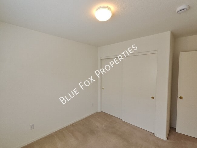 Building Photo - 7862 W Sacramento Hill Dr