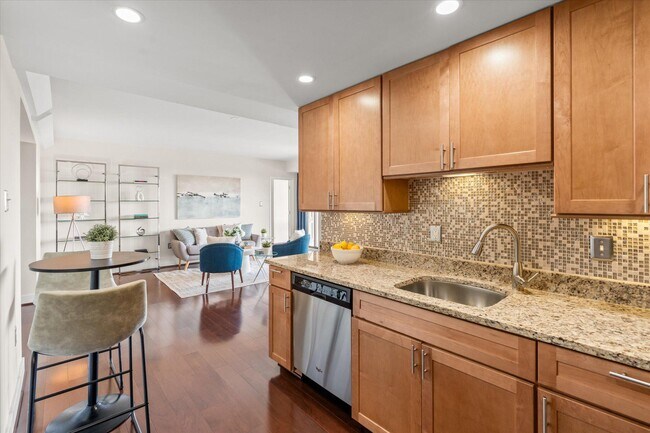 Building Photo - 1530 Key Blvd