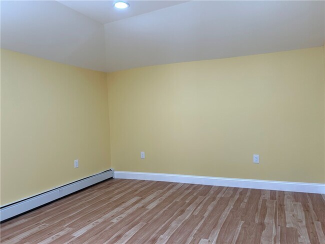 Building Photo - 9661 W Ridge Rd