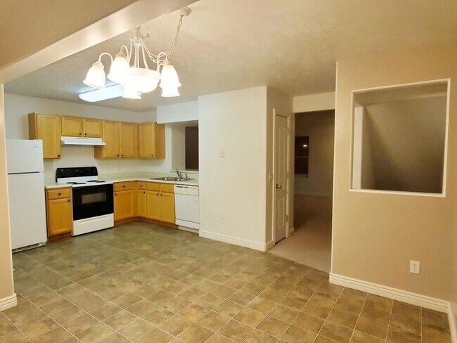 Building Photo - 2-3 Bd 2.5 Bath Townhome in Draper