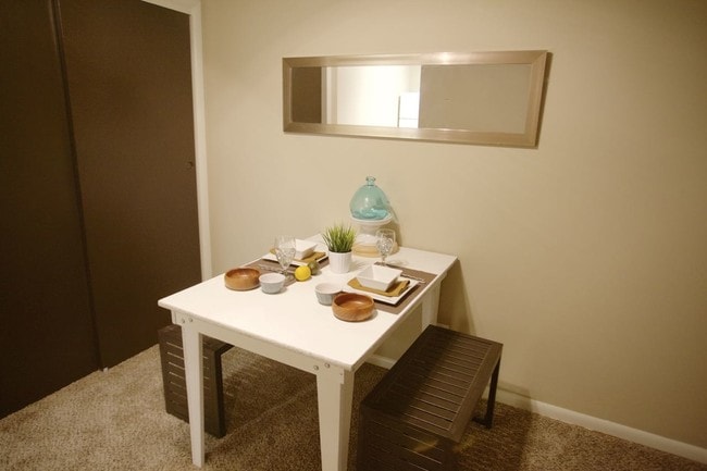 Building Photo - West Broad Plaza