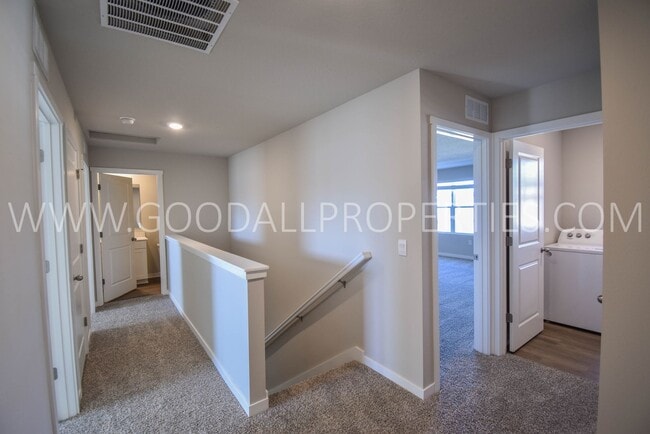 Building Photo - 3 Bedroom 2.5 Bath Townhome in Waukee