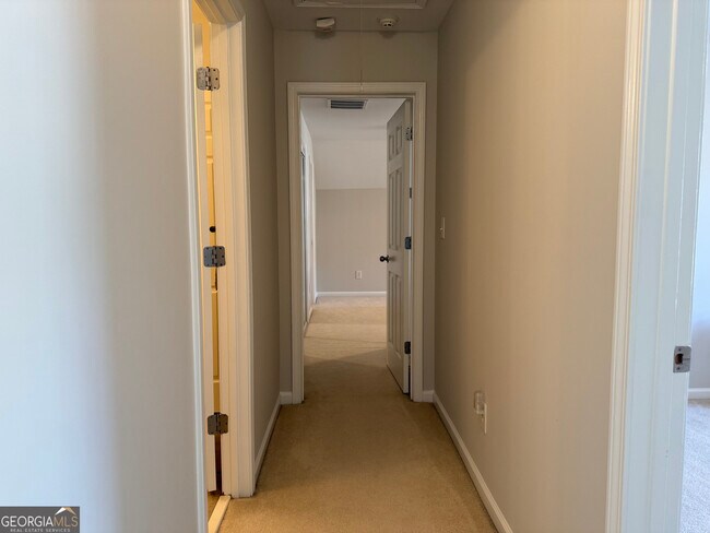 Building Photo - 380 Vine Mountain Way