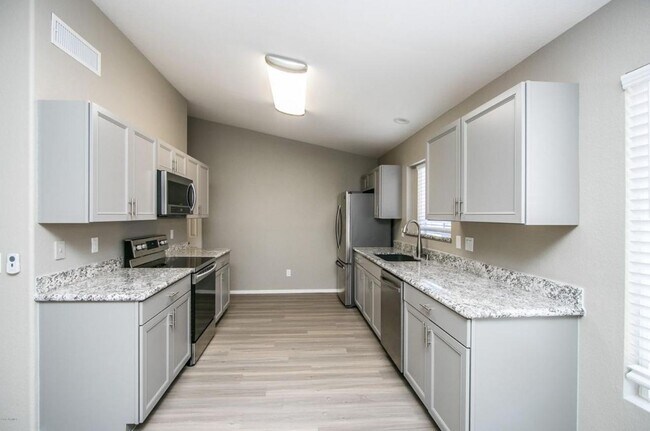 Building Photo - 3948 E Stanford Ave