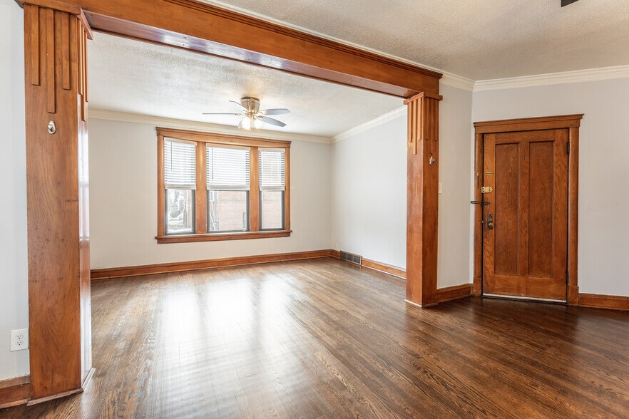 Building Photo - 3620 W Grace St