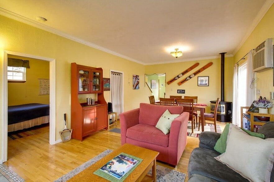 Building Photo - 1128 Hobson St