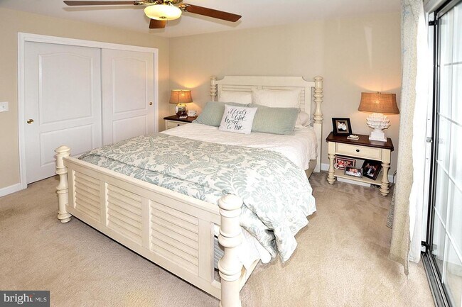 Building Photo - 6940 Fairfax Dr