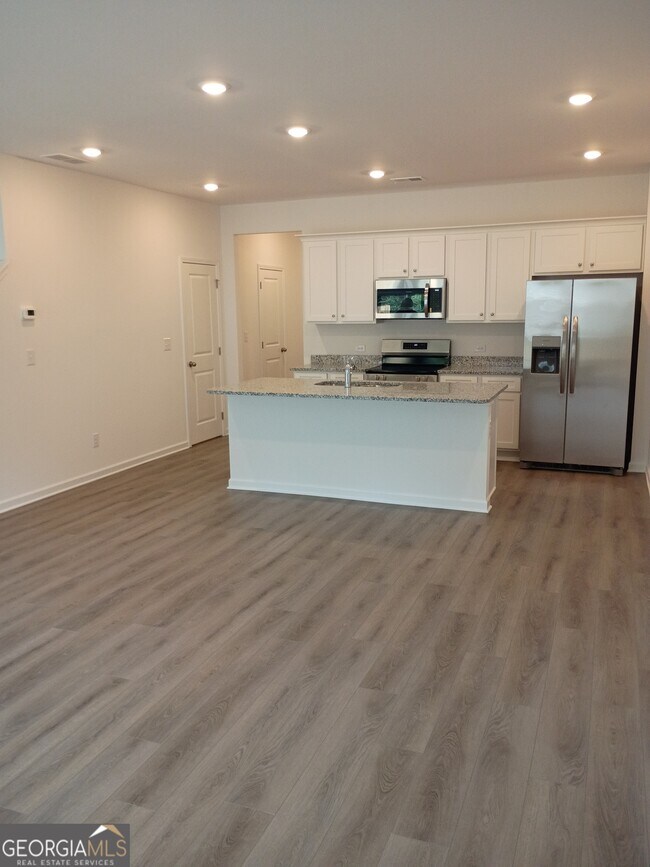 Building Photo - 248 Kenoot Dr