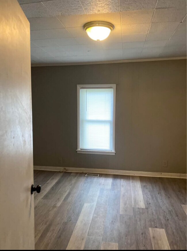 Building Photo - 307 Cude St