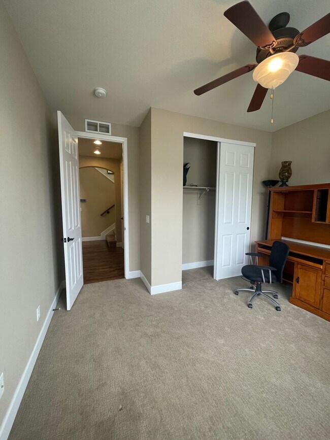 Building Photo - Sprawling Two-Story Home in SE Ft. Collins