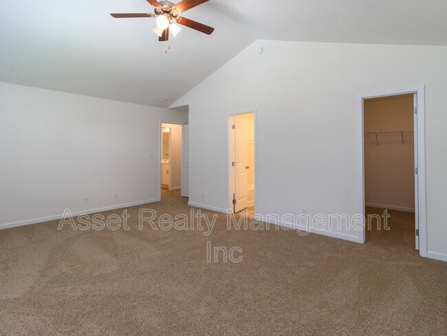 Building Photo - 4831 Birchcrest Ln