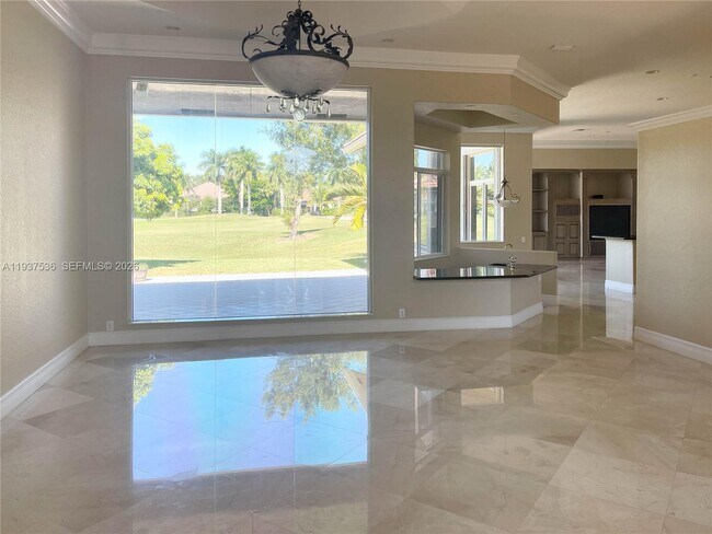 Building Photo - 2579 Mayfair Ln