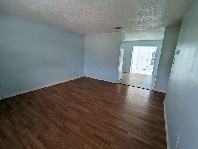 Building Photo - 2443 Mercury Dr