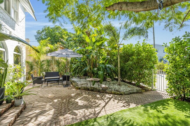 Building Photo - 715 Kaye St