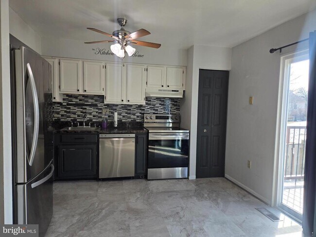 Building Photo - 2118 Cedar Barn Way