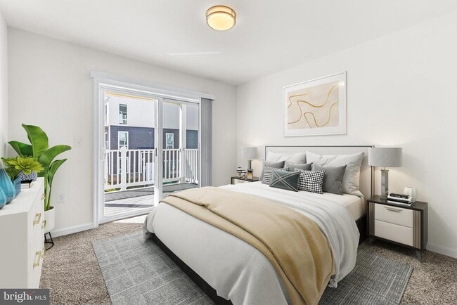 Building Photo - 900 Gilbert Rd