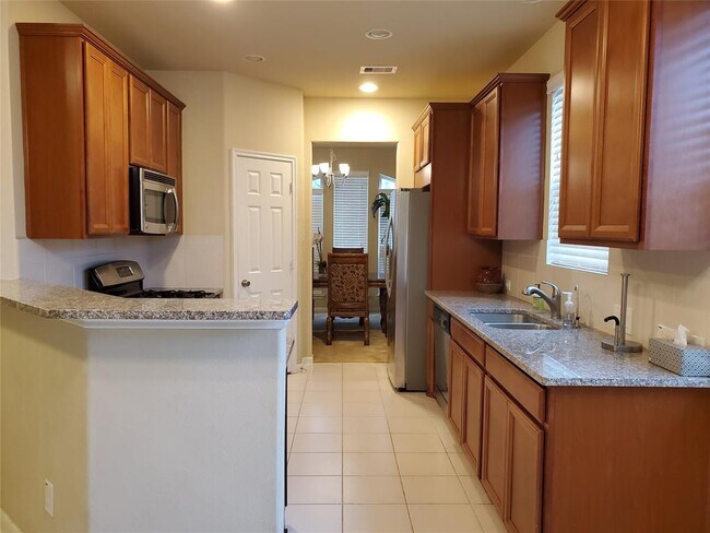 Building Photo - 15610 Whisper Woods Dr