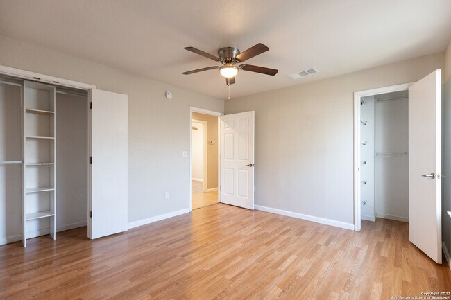 Building Photo - 3727 Aragon Dr
