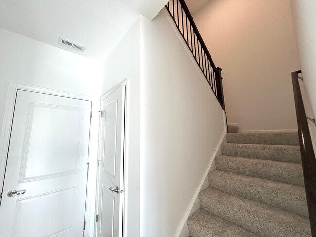 Building Photo - 612 Cassia Ct