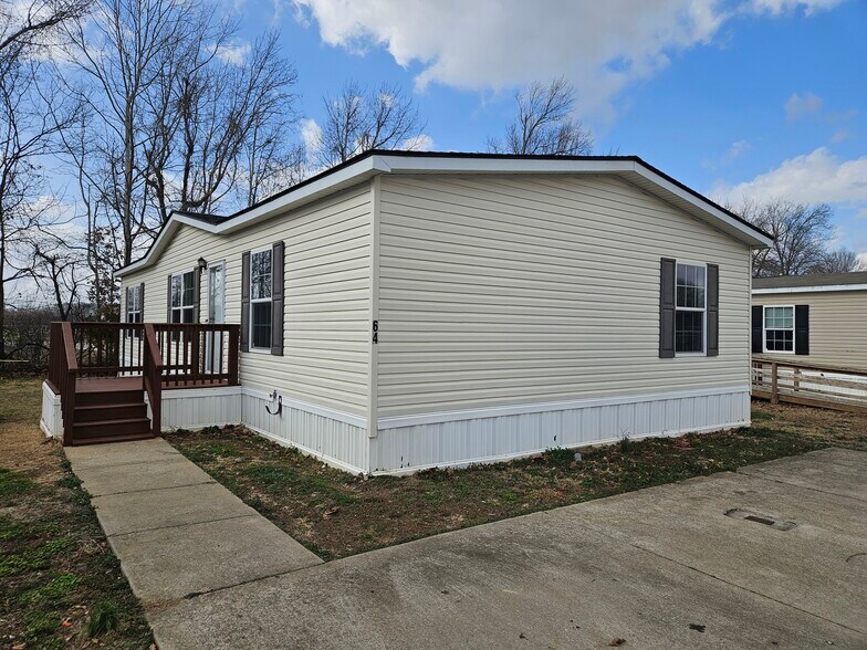 Building Photo - 64 Lynnwood Cir