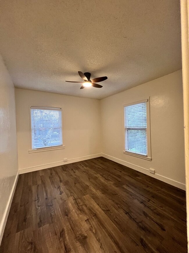 Building Photo - Coombs