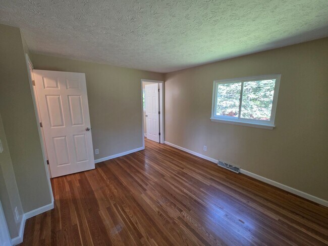 Building Photo - 32 Golden Rod Ln