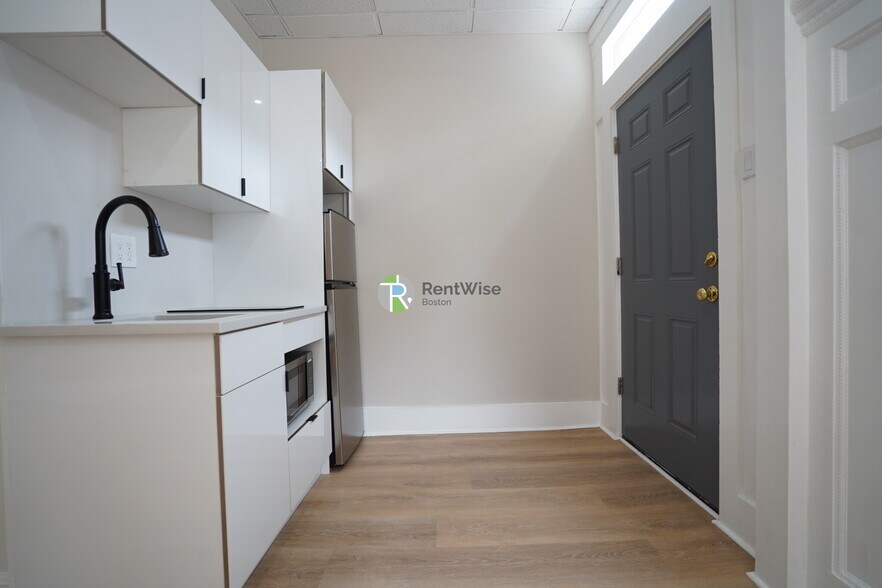 Building Photo - 142 Dorchester St