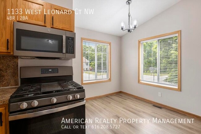 Building Photo - 1133 W Leonard Ct