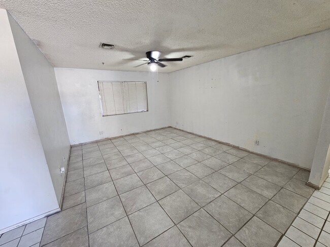 Building Photo - 4417 W 16th Ln