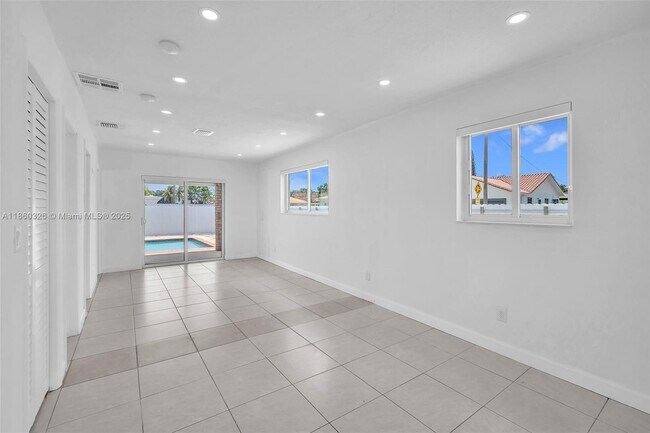 Building Photo - 3341 SW 94th Ct